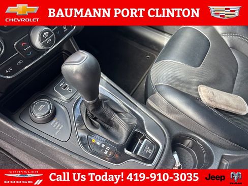 Used 2022 Jeep Cherokee Limited AWD/4WD image 25