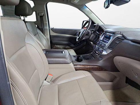 Used 2018 Chevrolet Suburban LT w/ LT Signature Package image 15