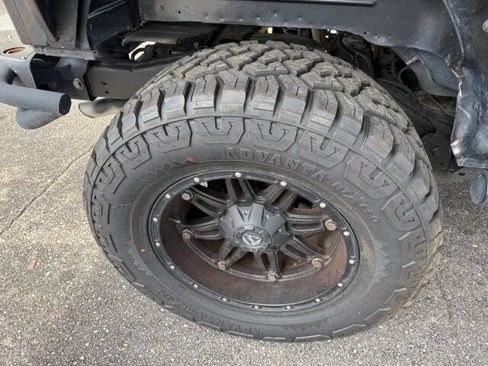 Used 2016 Jeep Wrangler Unlimited Sahara w/ Connectivity Group AWD/4WD image 10