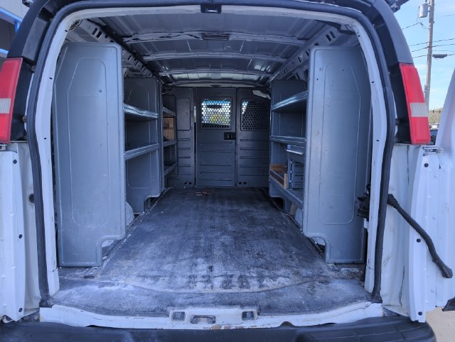 Used 2011 Chevrolet Express 2500 RWD image 19