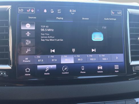 Used 2024 Chrysler Pacifica Touring-L FWD image 32