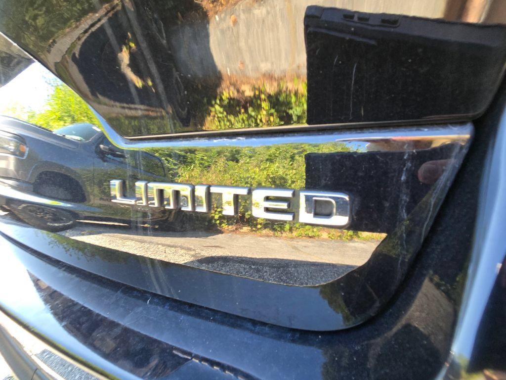 Used 2023 Jeep Grand Cherokee Limited w/ Trailer Tow Prep Group (B) AWD/4WD image 19