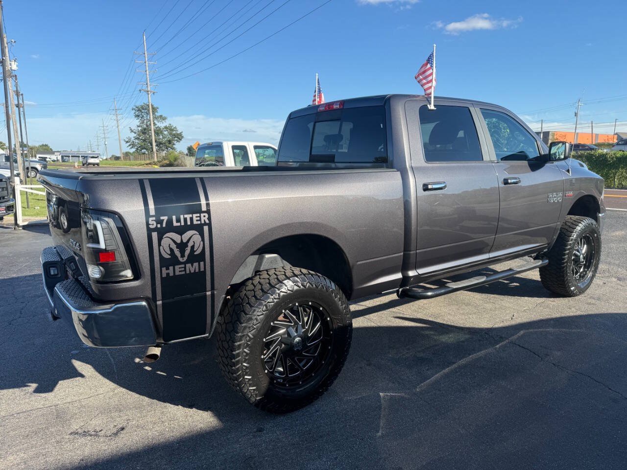 Used 2017 RAM 1500 Classic SLT AWD/4WD image 5