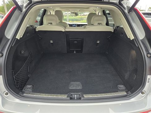 Certified 2022 Volvo XC60 B5 Inscription w/ Advanced Package image 11