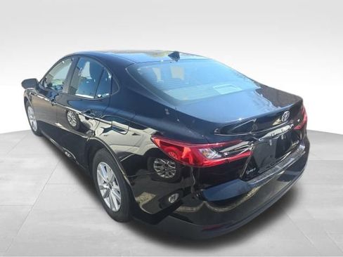 Used 2025 Toyota Camry LE image 3