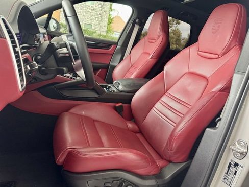 Used 2022 Porsche Cayenne Platinum Edition image 19