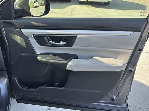 Used 2017 Honda CR-V LX image 25