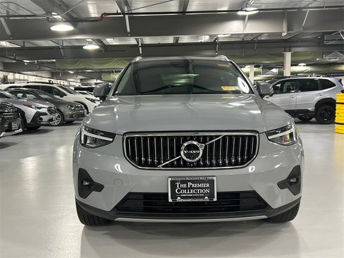 Certified 2025 Volvo XC40 B5 Plus image 6
