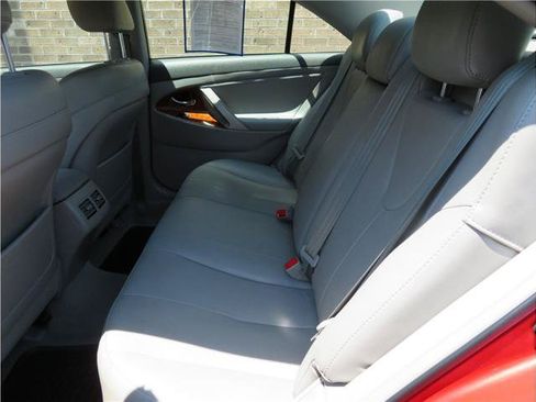 Used 2011 Toyota Camry XLE w/ XLE Extra-Value Pkg #2 FWD image 5