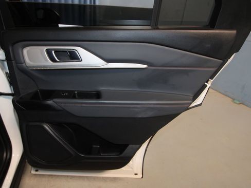 Used 2025 Ford Explorer Active image 26