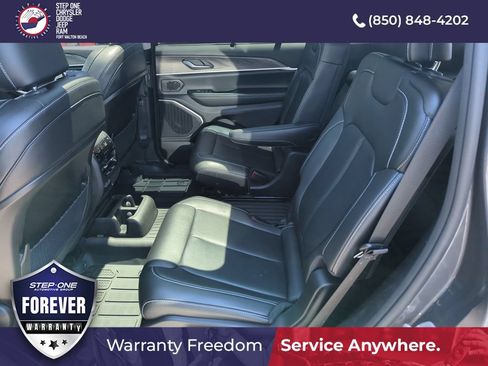 Used 2023 Jeep Grand Cherokee L Limited w/ Luxury Tech Group II RWD image 30
