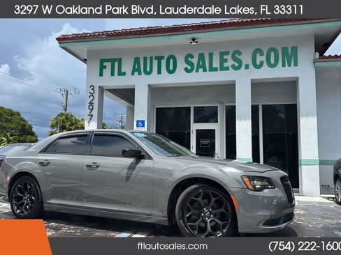 Used 2019 Chrysler 300 Touring w/ Sport Appearance Package RWD image 2