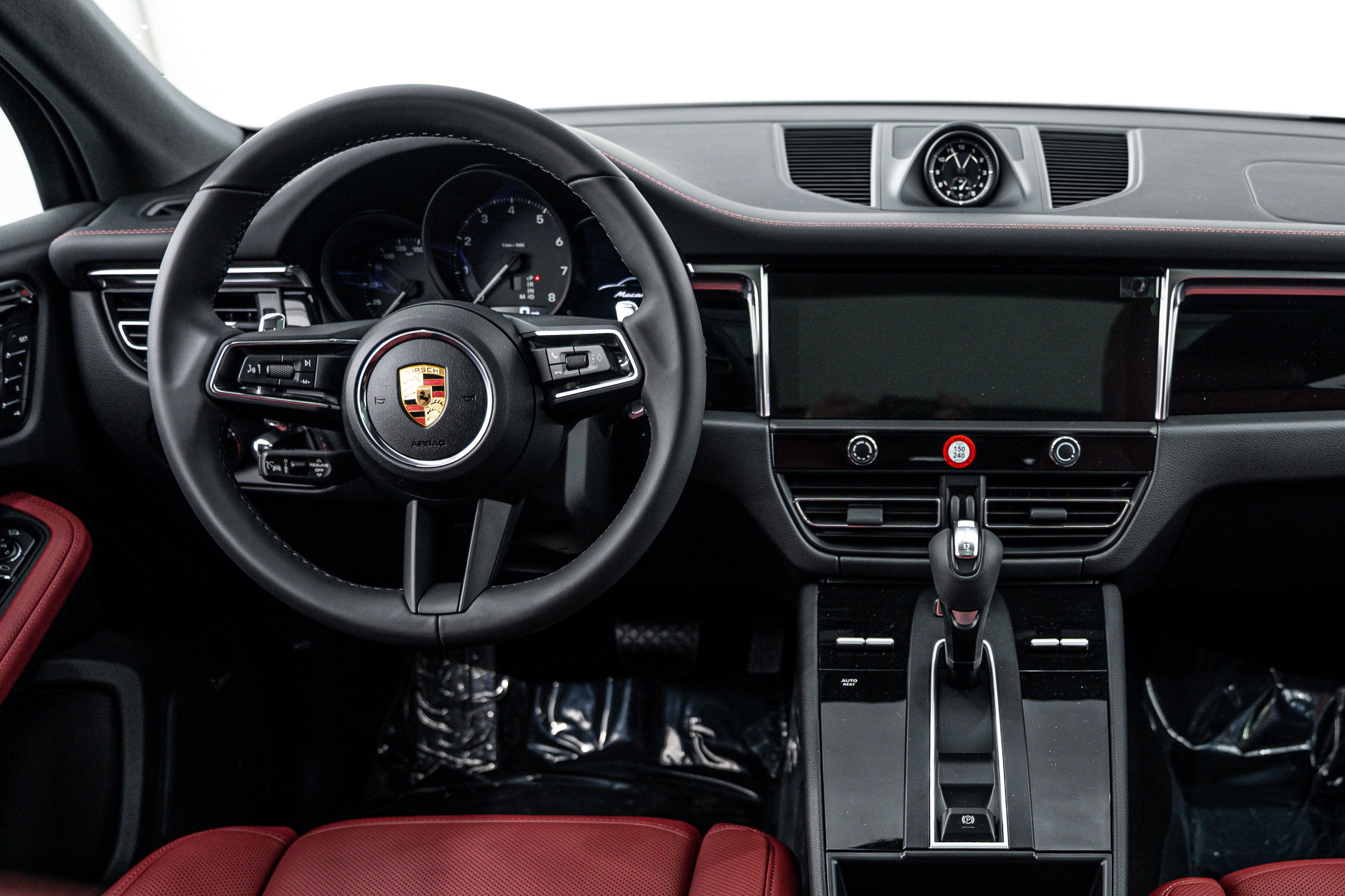 Certified 2026 Porsche Macan AWD/4WD image 25