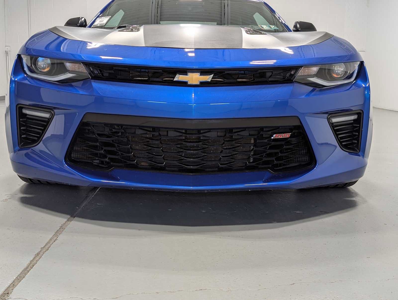 Used 2018 Chevrolet Camaro SS RWD image 2