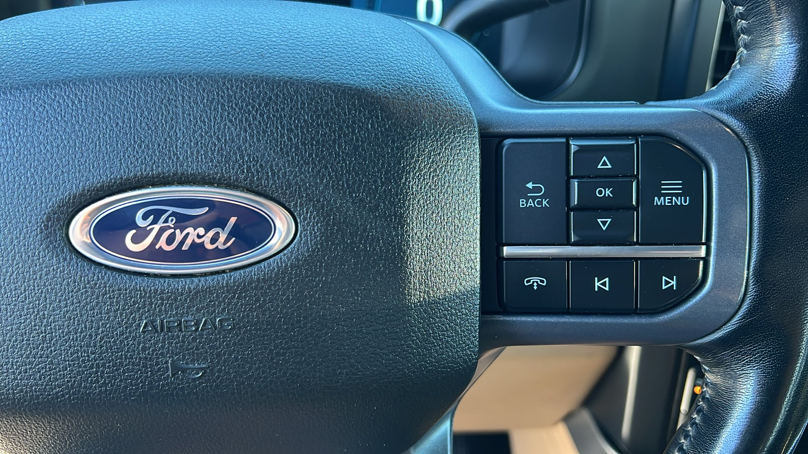 Used 2023 Ford F350 Lariat w/ FX4 Off-Road Package AWD/4WD image 31