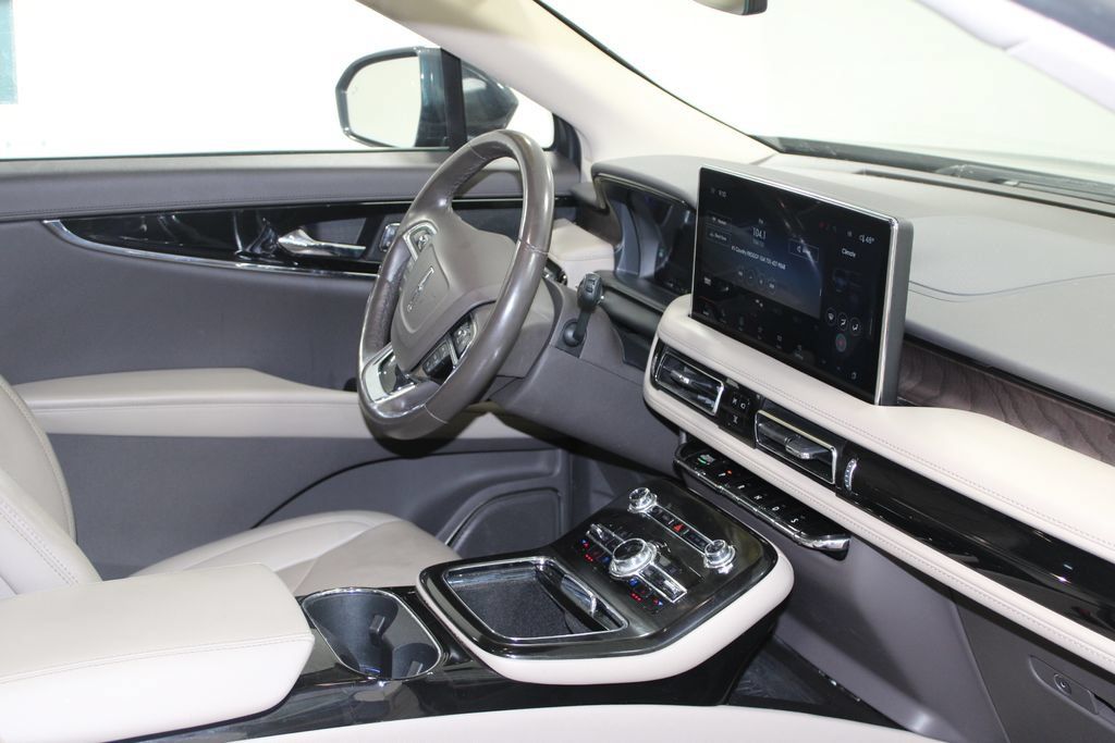 Used 2023 Lincoln Nautilus Reserve AWD/4WD image 31