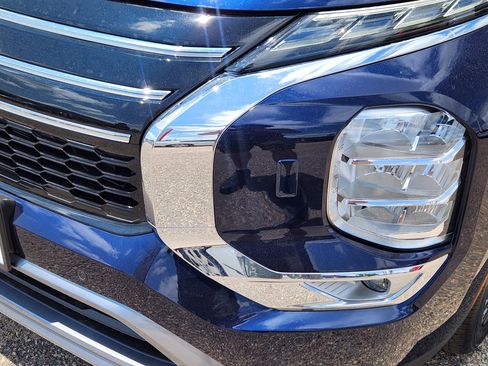 New 2025 Mitsubishi Outlander SE image 5