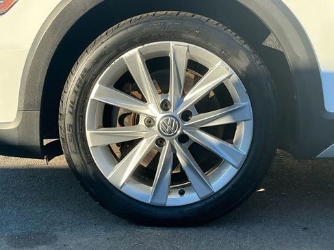 Used 2017 Volkswagen Golf Alltrack S image 9
