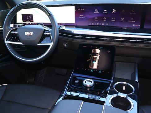 Used 2025 Cadillac Escalade Sport w/ Touring Package image 17