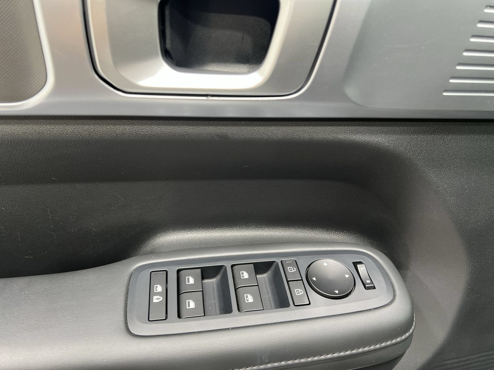 Used 2025 Hyundai Santa Fe SEL AWD/4WD image 13