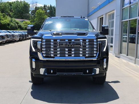 New 2026 GMC Sierra 3500 Denali w/ Denali Reserve Package AWD/4WD image 5