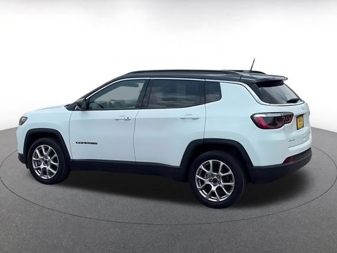 Used 2025 Jeep Compass Limited AWD/4WD image 9