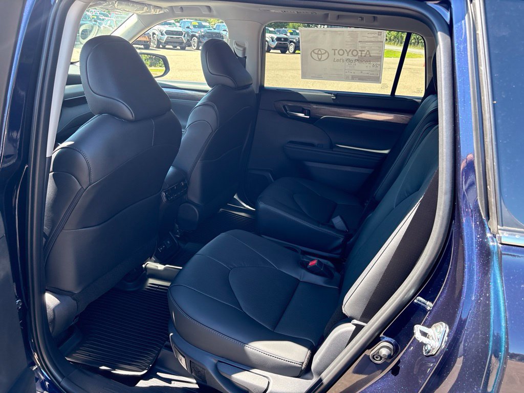 Certified 2026 Toyota Highlander Platinum AWD/4WD image 15