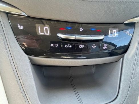 Used 2023 Cadillac XT5 Premium Luxury w/ Technology Package AWD/4WD image 17