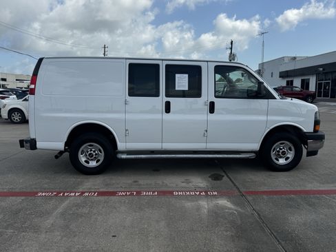 Used 2024 GMC Savana 2500 w/ Driver Convenience Package RWD image 7