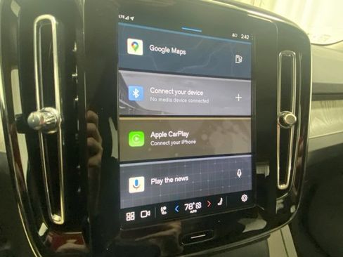 Used 2025 Volvo XC40 B5 Core image 18