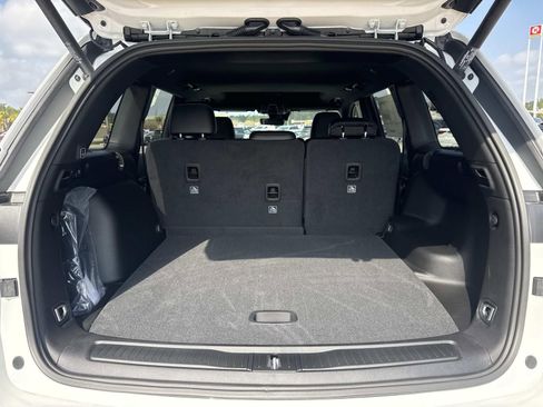 New 2026 Jeep Grand Cherokee Altitude image 8