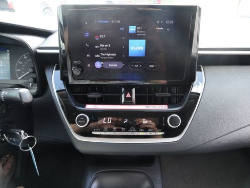 Used 2025 Toyota Corolla LE image 13