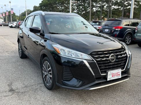 Used 2021 Nissan Kicks SV FWD image 3