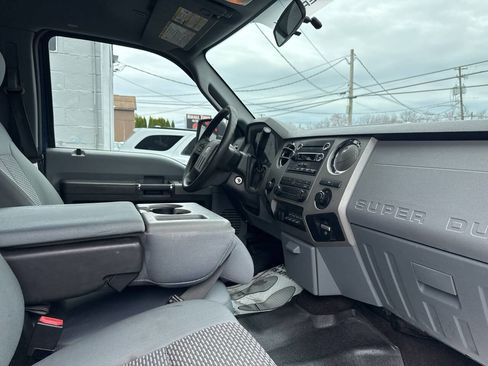 Used 2016 Ford F250 XLT w/ Snow Plow Prep Package image 25