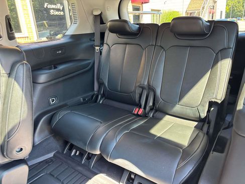 Used 2023 Jeep Grand Cherokee L Limited AWD/4WD image 8