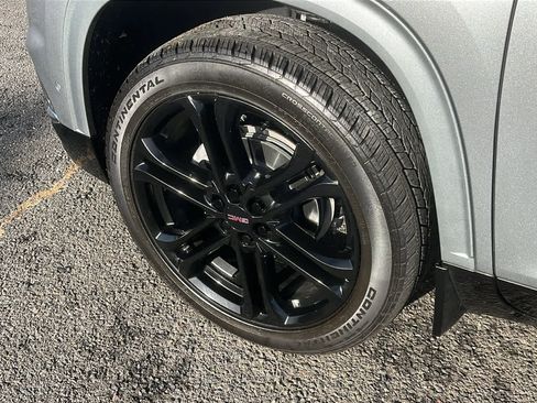 Used 2025 GMC Acadia Denali w/ Super Cruise Package image 8