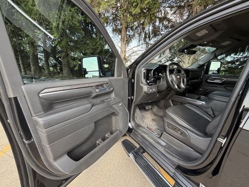 Used 2024 Chevrolet Silverado 2500 LTZ w/ LTZ Premium Package image 11