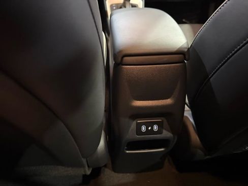 New 2025 Hyundai Venue Limited FWD image 27