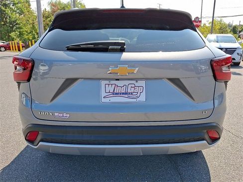 Certified 2024 Chevrolet Trax LT w/ LT Convenience Package image 5