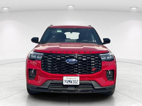 Used 2025 Ford Explorer ST RWD image 3