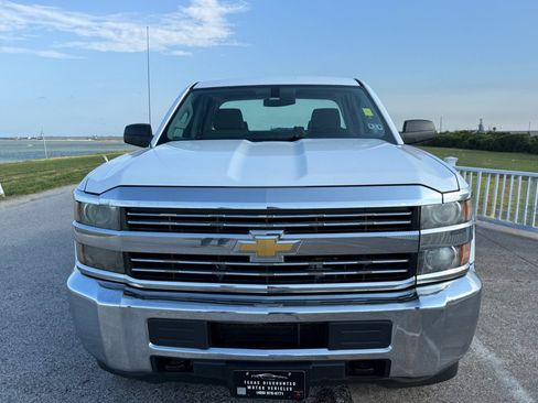 Used 2015 Chevrolet Silverado 2500 W/T RWD image 2