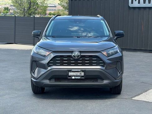 Used 2019 Toyota RAV4 LE AWD/4WD image 2