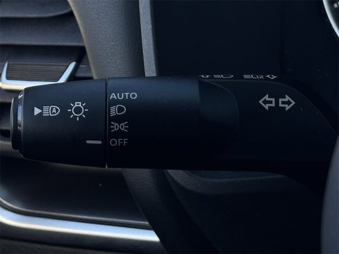 Used 2023 Nissan Rogue SV w/ SV Premium B Package image 23