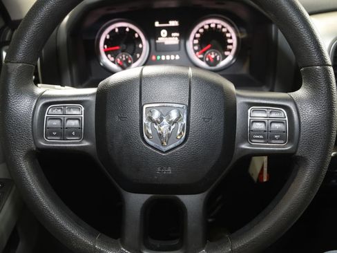 Used 2018 RAM 1500 Classic SLT image 30