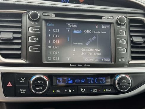 Used 2019 Toyota Highlander XLE AWD/4WD image 27