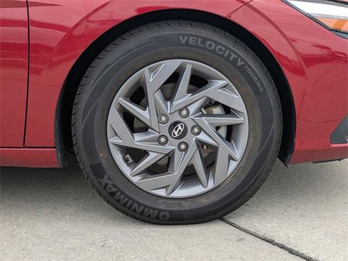 Used 2024 Hyundai Elantra SEL image 11
