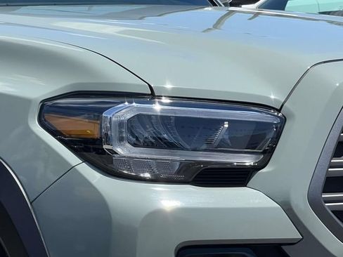 Used 2023 Toyota Tacoma TRD Off-Road w/ TRD Premium Off Road Package AWD/4WD image 10