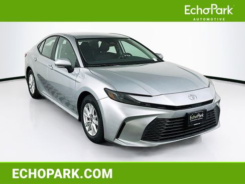 Used 2025 Toyota Camry LE image 1