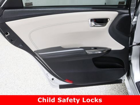 Used 2018 Toyota Avalon Limited image 30