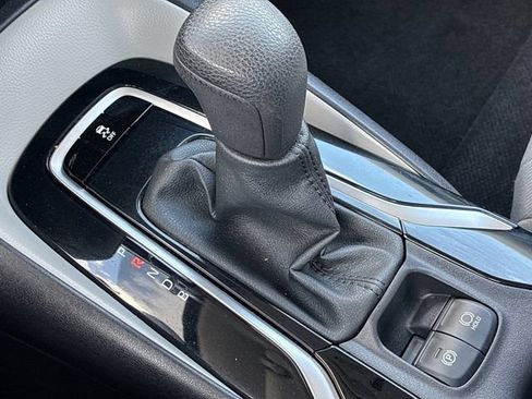 Used 2022 Toyota Corolla LE FWD image 21
